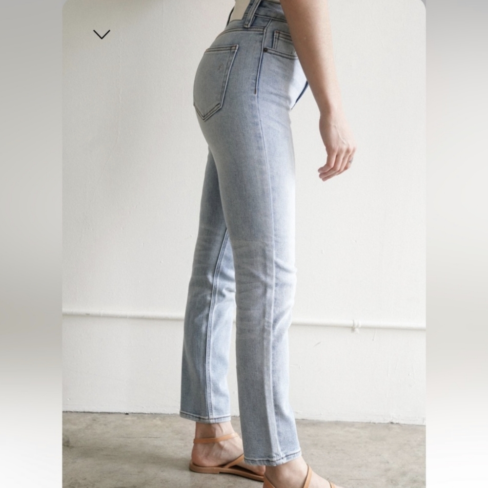 Carly Jean Los Angeles Brooke Straight Jean Light Wash size 11